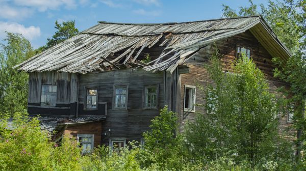 Cottage Demolition in North Tonawanda